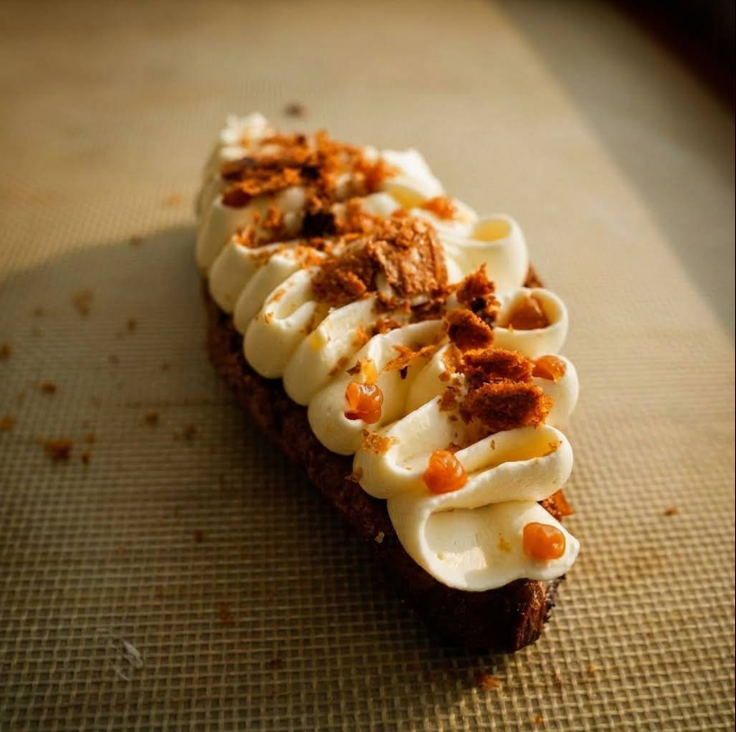 Butter Croissant Éclair